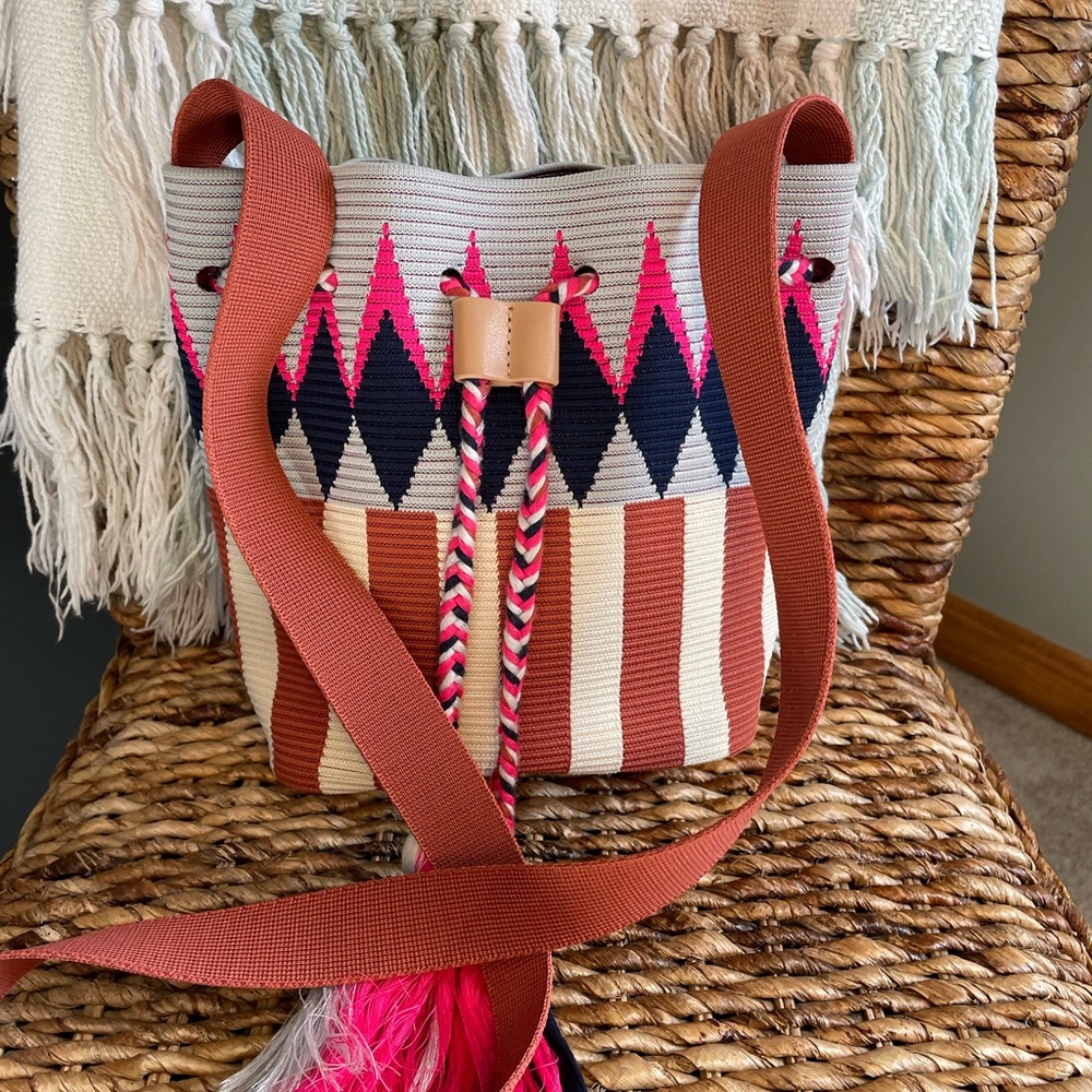 Lucky crossbody